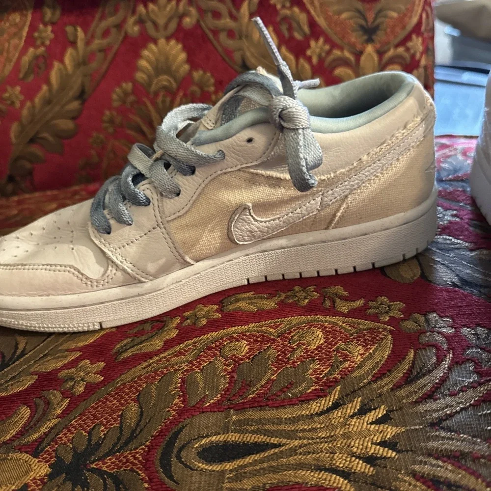 WMNS Air Jordan 1 Low SE - Iris Whisper/Sail-Worn Blue - Size 8